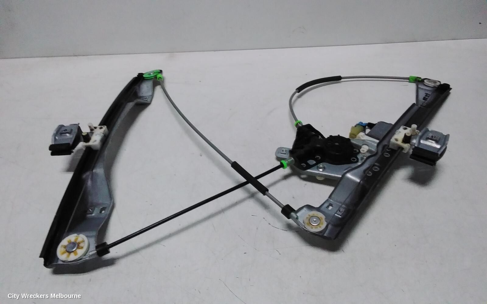 HOLDEN COMMODORE 2010 Left Front Window Reg/Motor