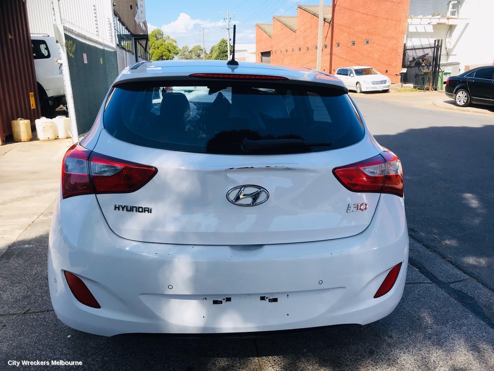 HYUNDAI I30 2013 Rear Garnish