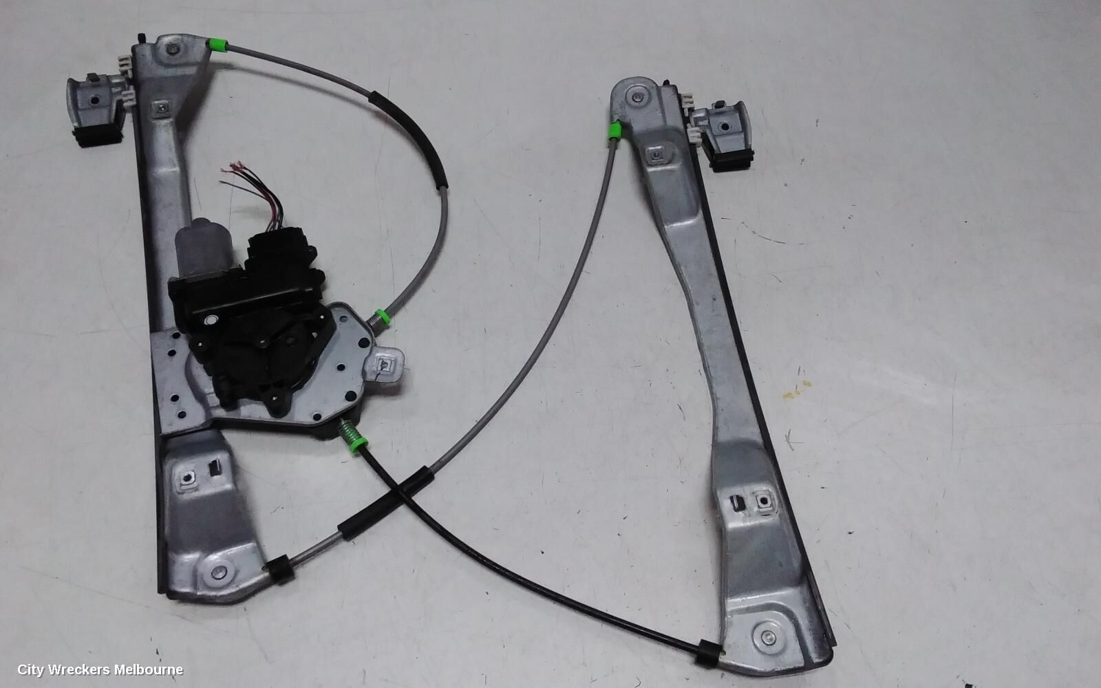 HOLDEN COMMODORE 2009 Left Front Window Reg/Motor