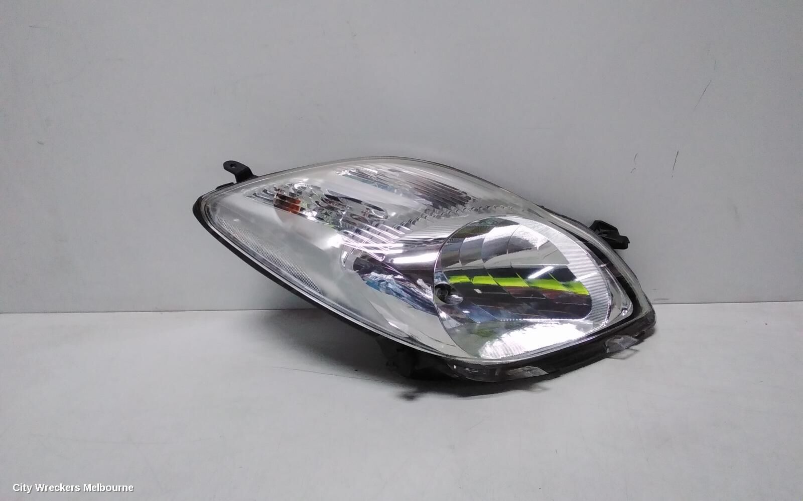 TOYOTA YARIS 2011 Right Headlamp