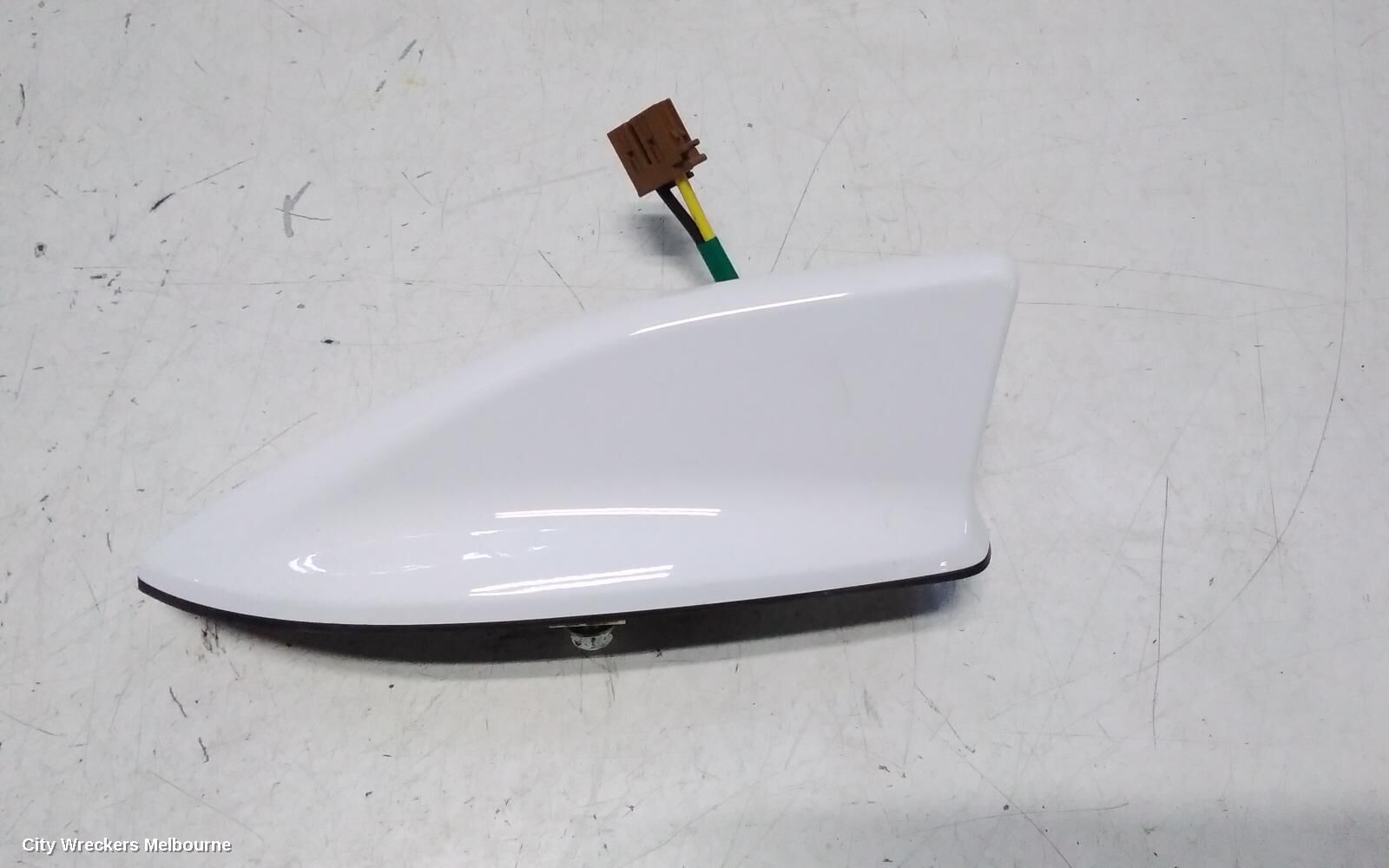 MITSUBISHI OUTLANDER 2022 Antenna