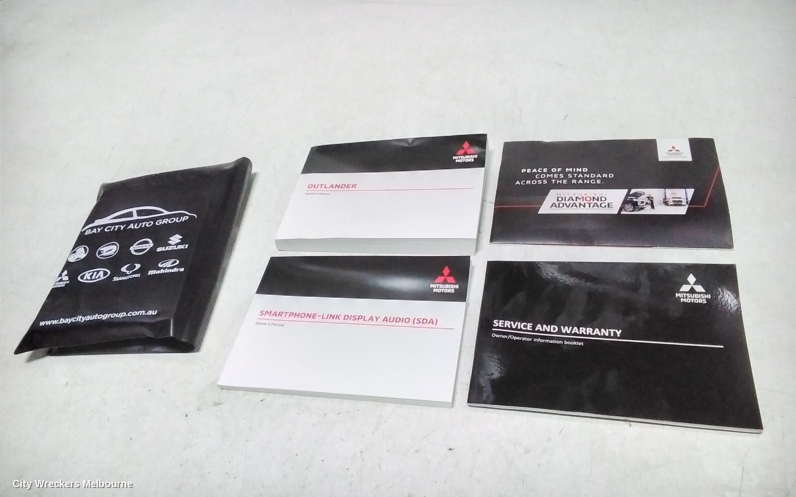 MITSUBISHI OUTLANDER 2022 Owners Handbook