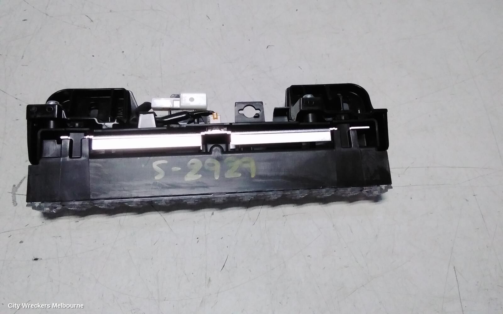 TOYOTA COROLLA CROSS 2023 High Level Stoplight