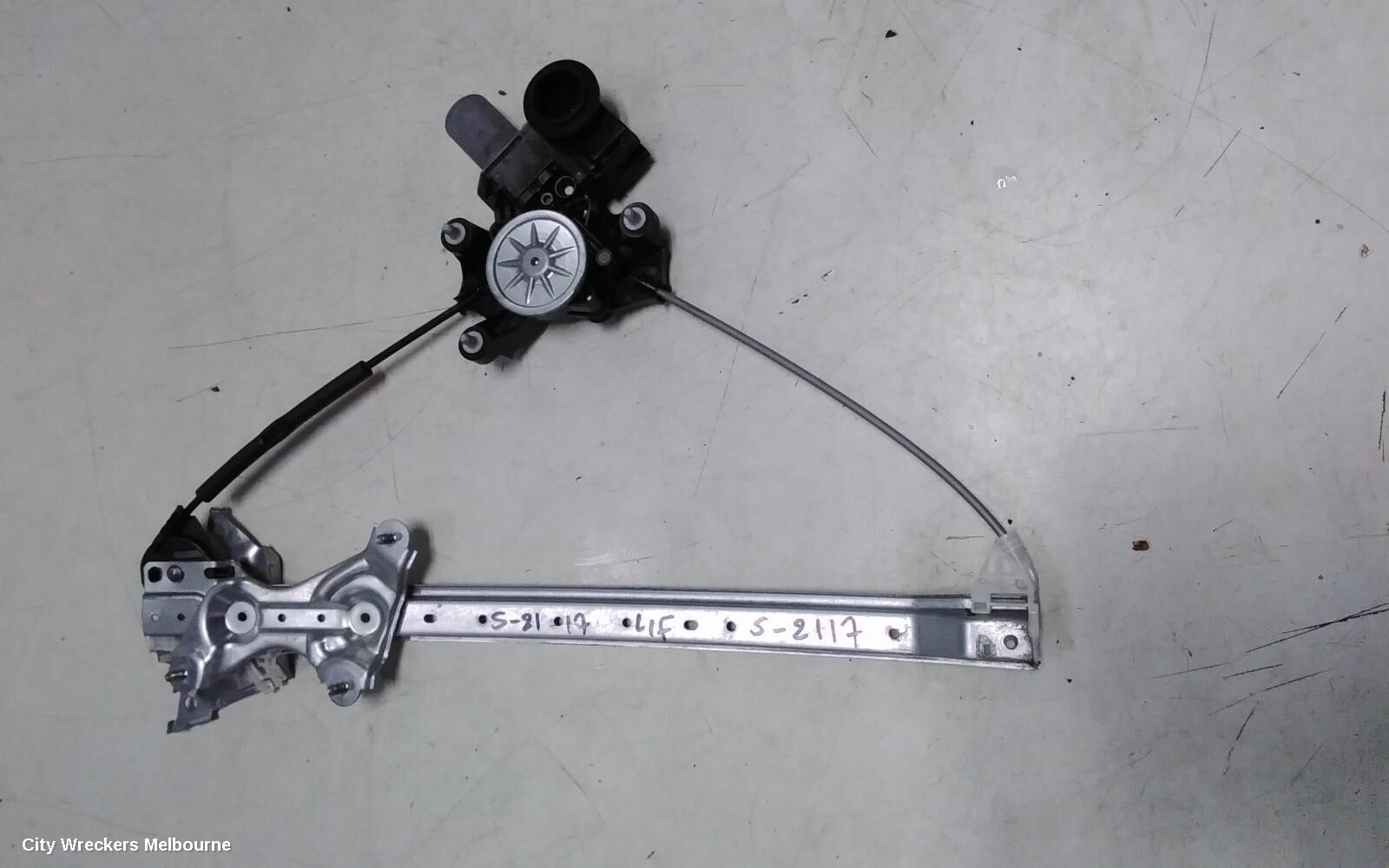 TOYOTA COROLLA 2019 Left Front Window Reg/Motor