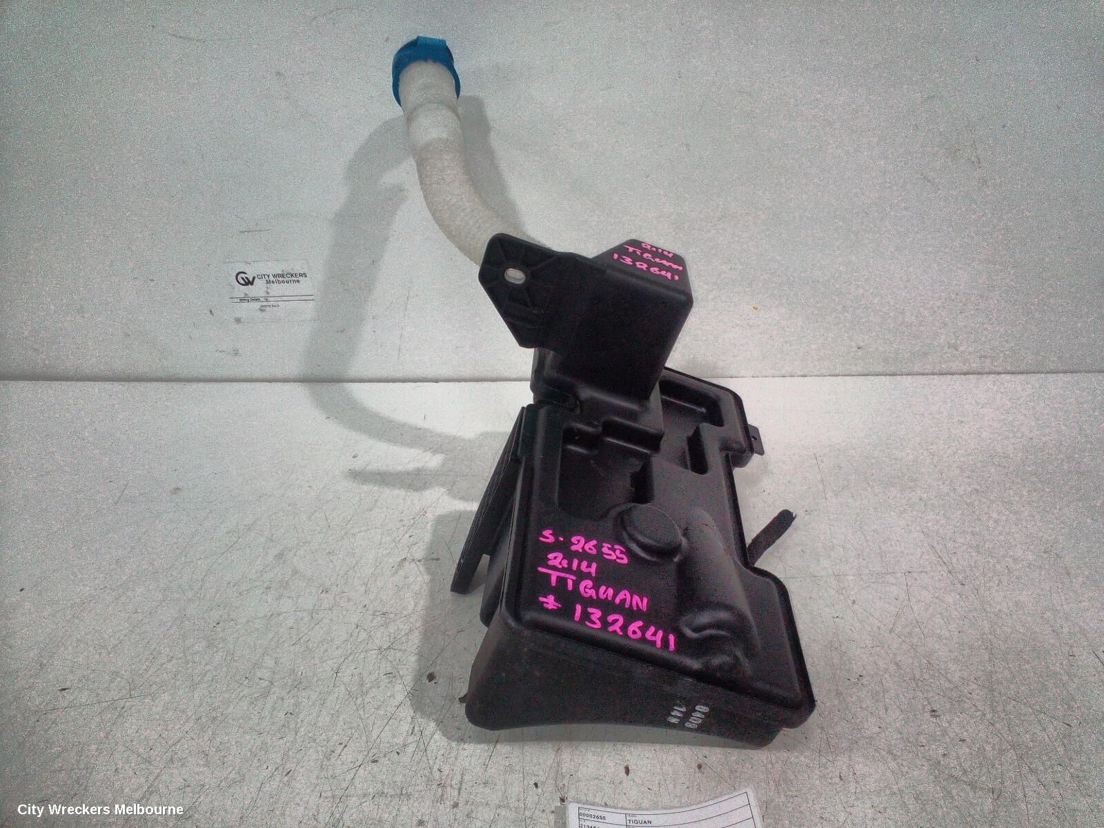 VOLKSWAGEN TIGUAN 2014 Washer Bottle