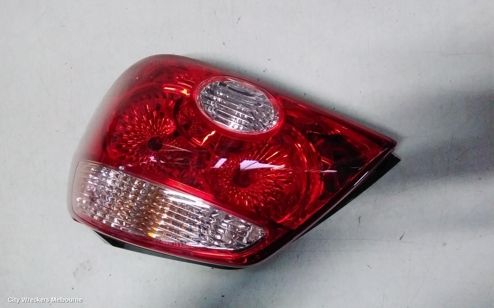 MITSUBISHI OUTLANDER 2005 Right Taillight