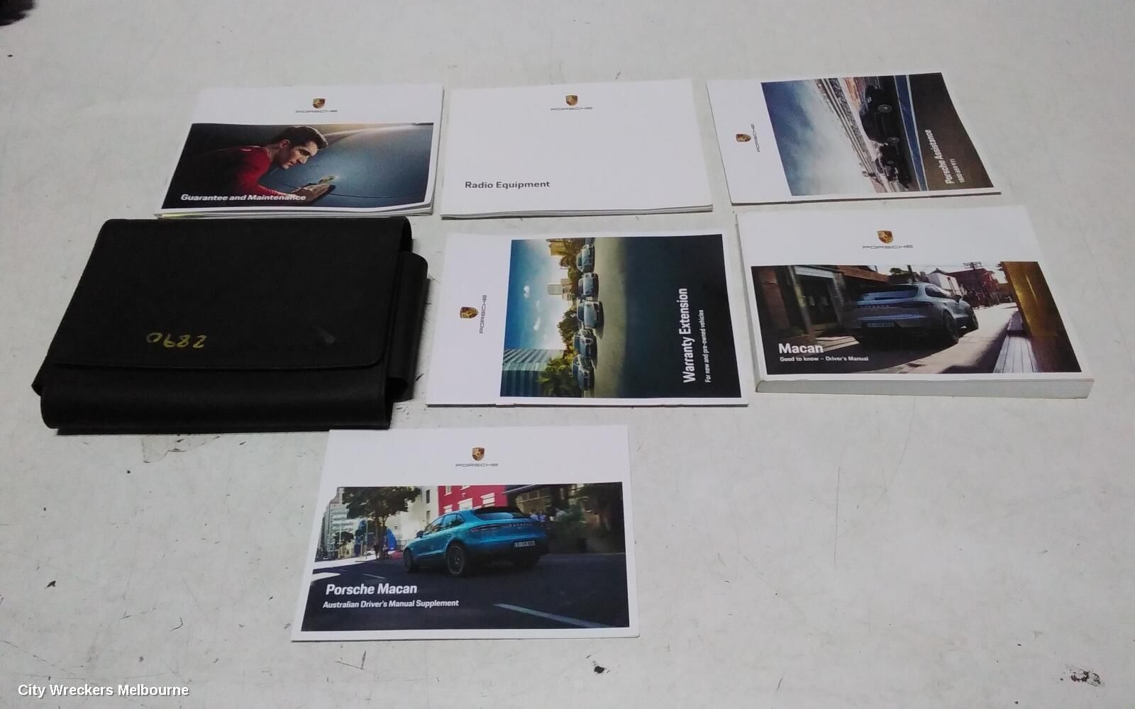 PORSCHE MACAN 2020 Owners Handbook