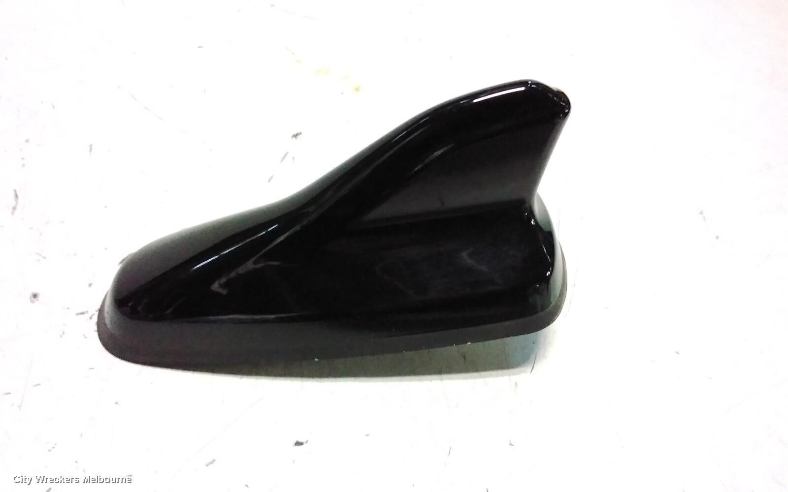 VOLKSWAGEN GOLF 2023 Antenna