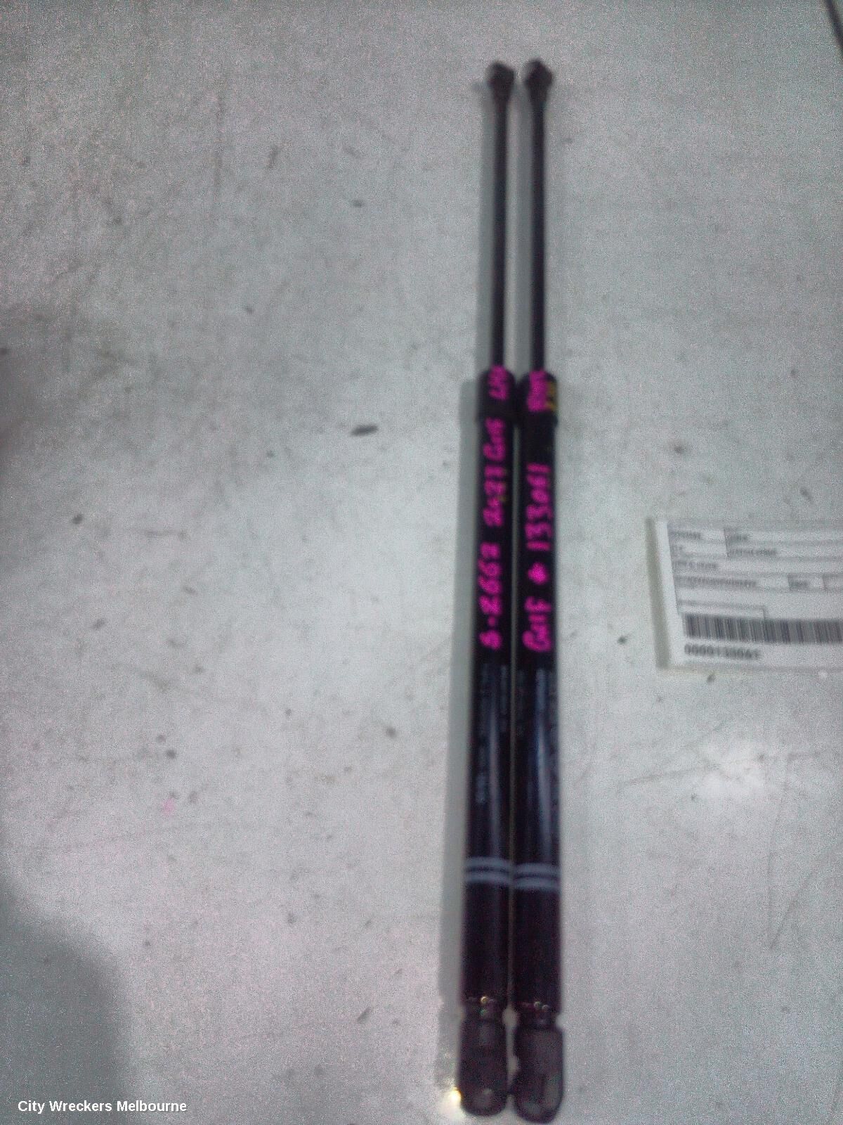 VOLKSWAGEN GOLF 2023 Hatch Strut