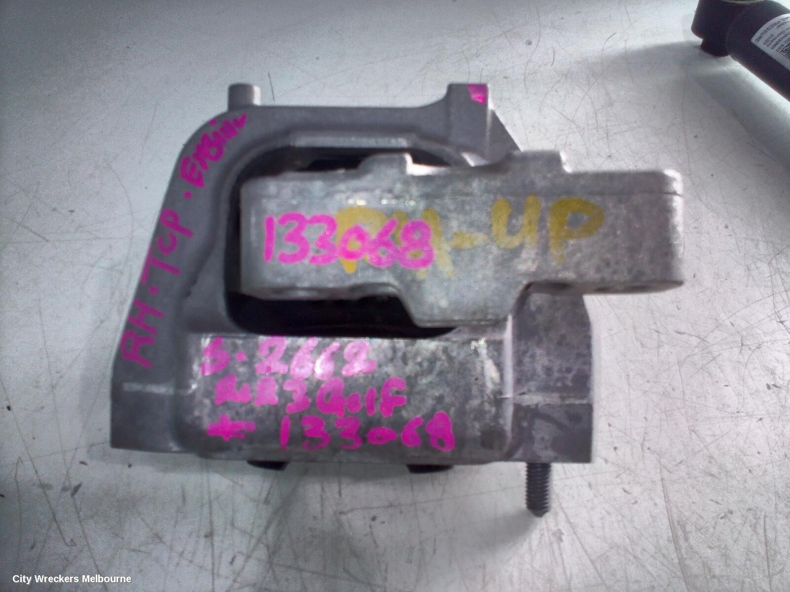 VOLKSWAGEN GOLF 2023 Mount