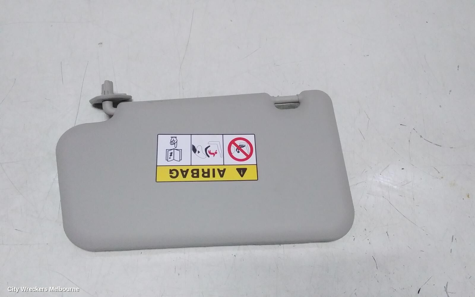 NISSAN JUKE 2016 Sunvisor