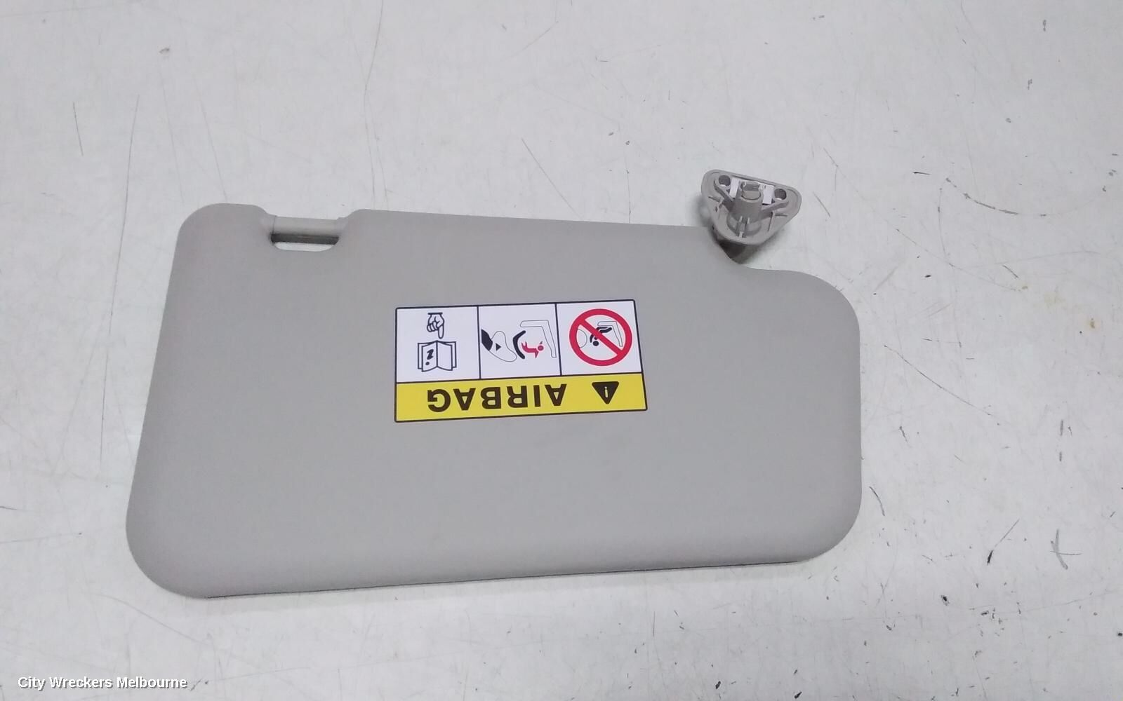 NISSAN JUKE 2016 Sunvisor