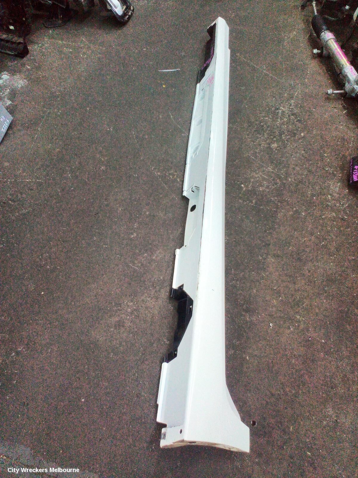 TOYOTA CAMRY 2018 Side Step/Skirt