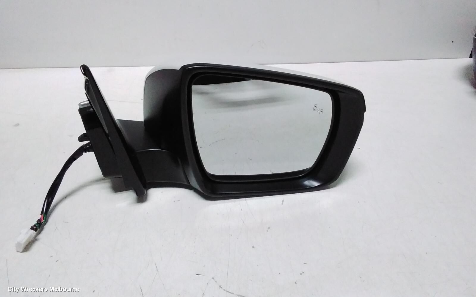 ISUZU MU-X 2022 Right Door Mirror