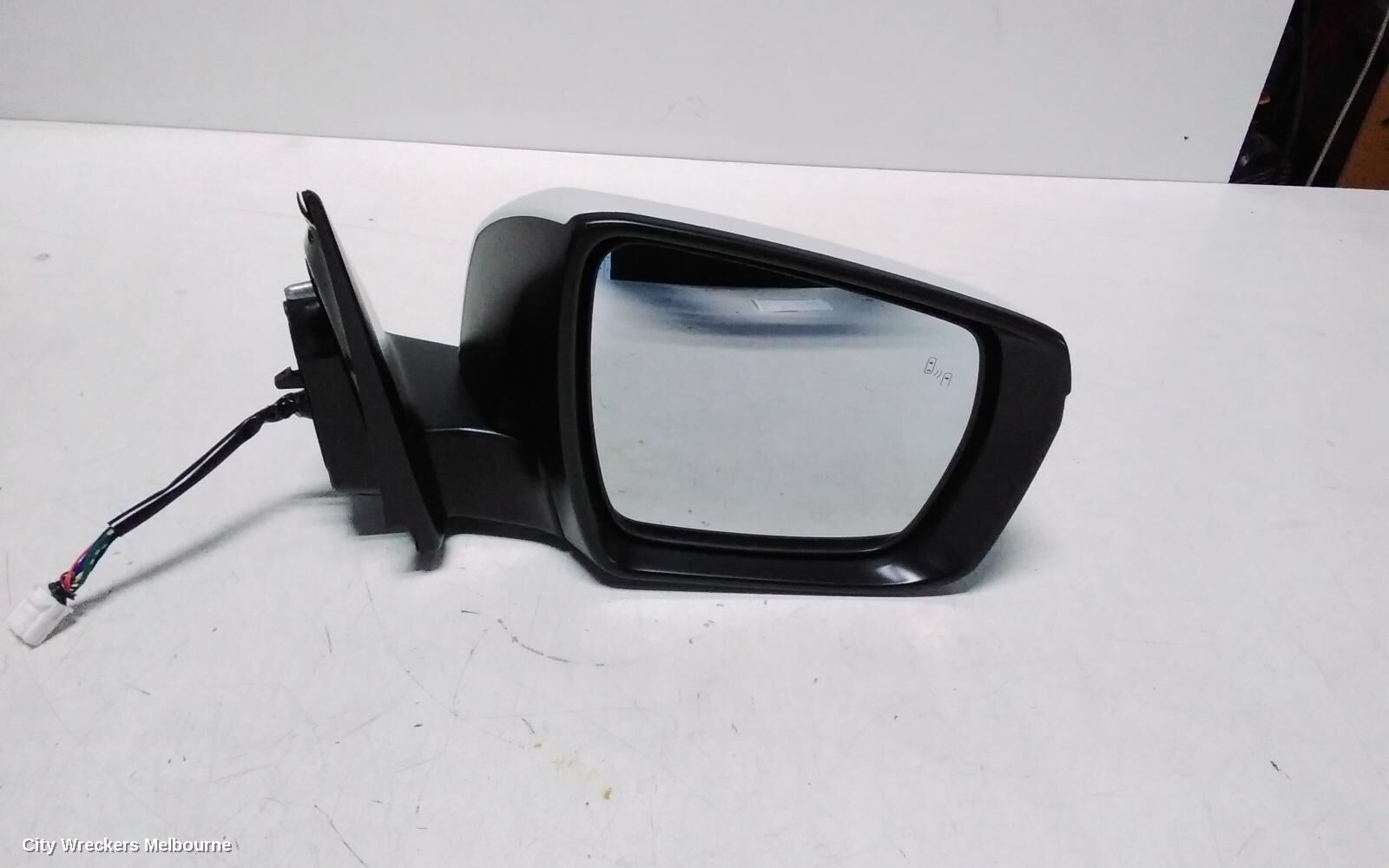 ISUZU MU-X 2022 Right Door Mirror