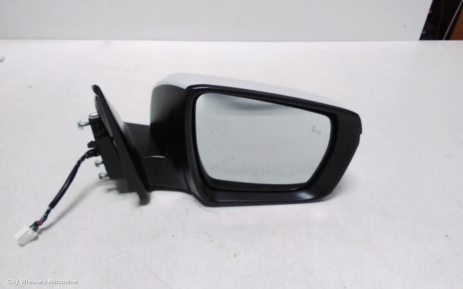 ISUZU MU-X 2022 Right Door Mirror