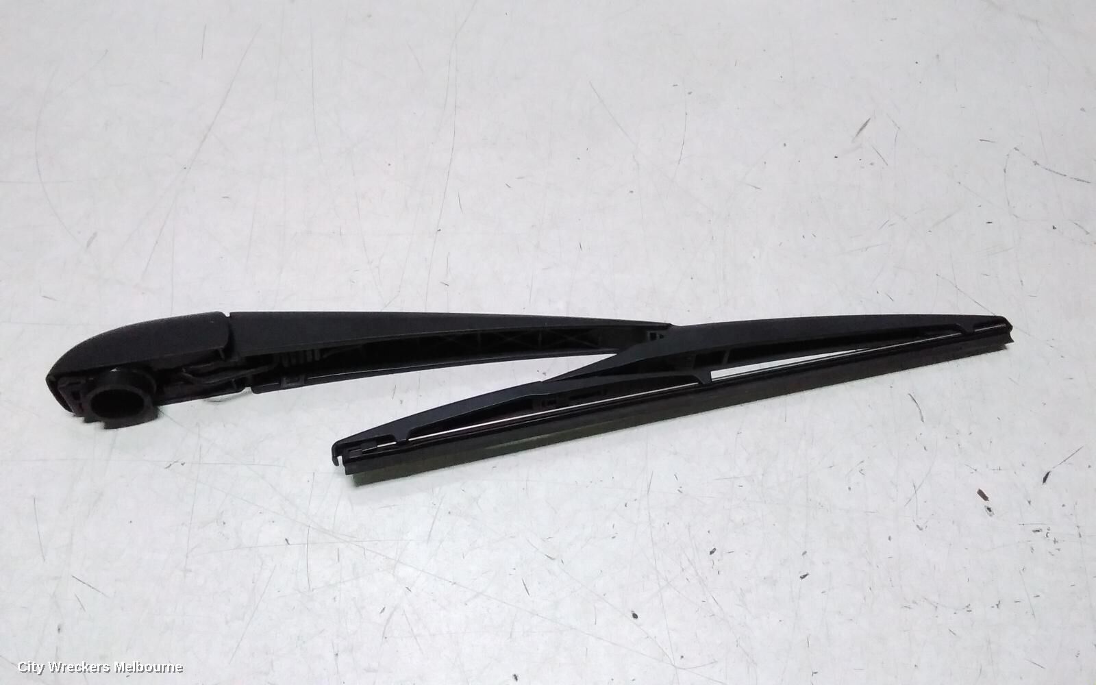 TOYOTA KLUGER 2015 Wiper Arm