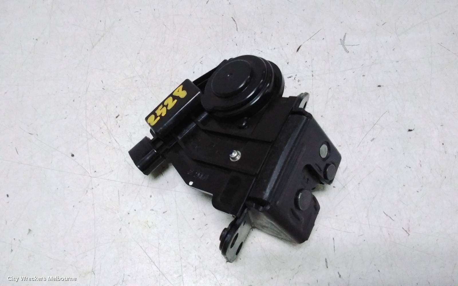 TOYOTA KLUGER 2015 Door/Boot/Gate Lock