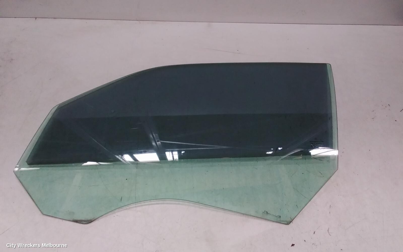 CHRYSLER 300C 2005 Left Front Door Window