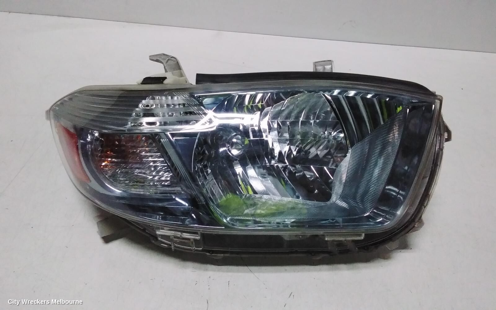 TOYOTA KLUGER 2010 Right Headlamp