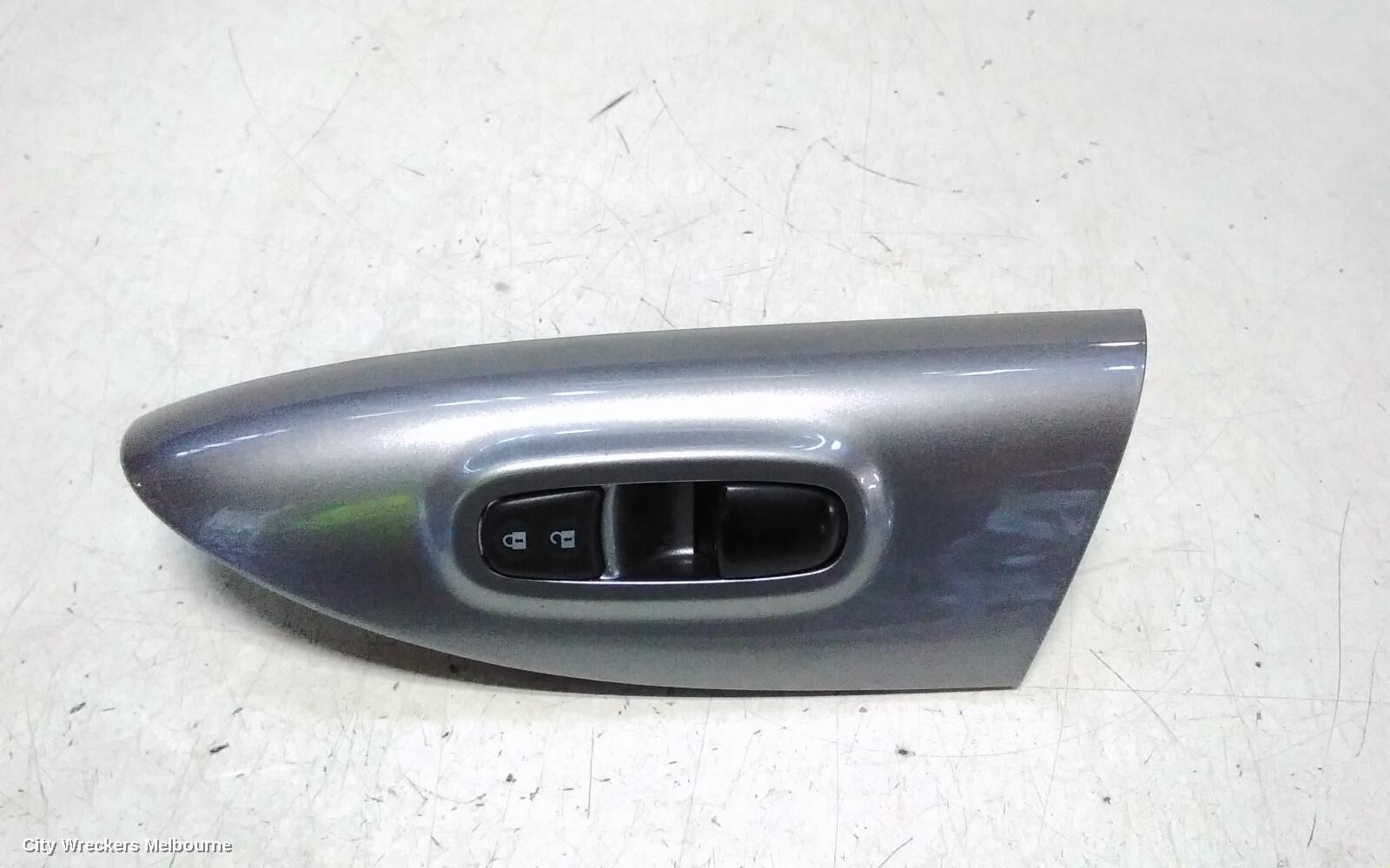 NISSAN JUKE 2016 Pwr Dr Wind Switch
