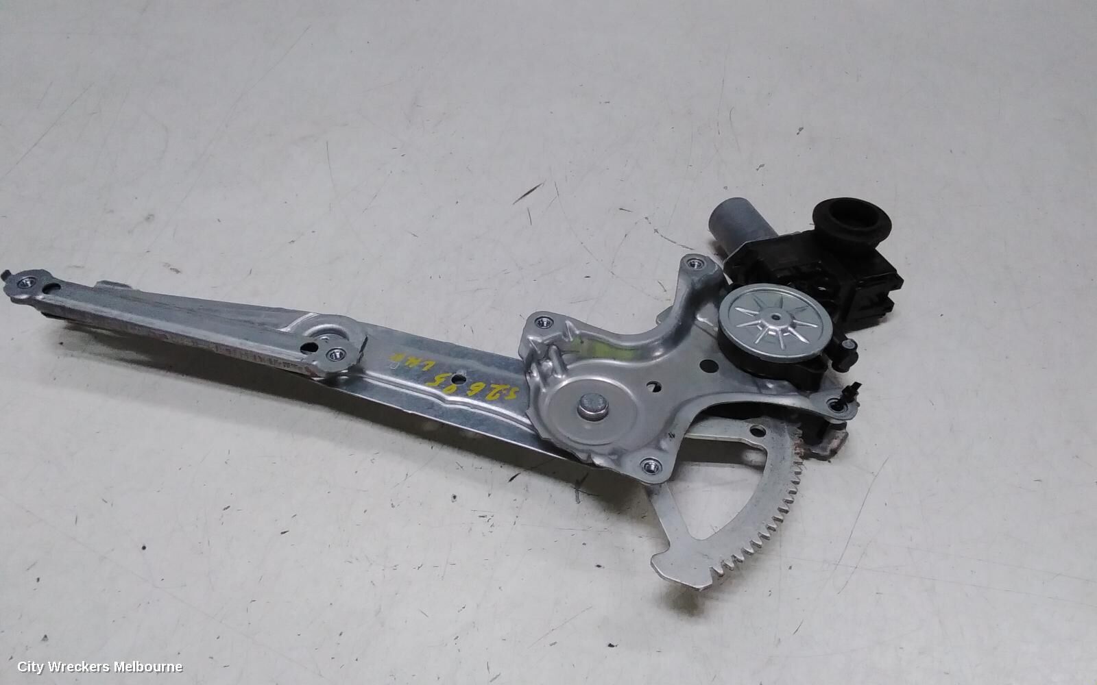 TOYOTA COROLLA CROSS 2024 Left Front Window Reg/Motor