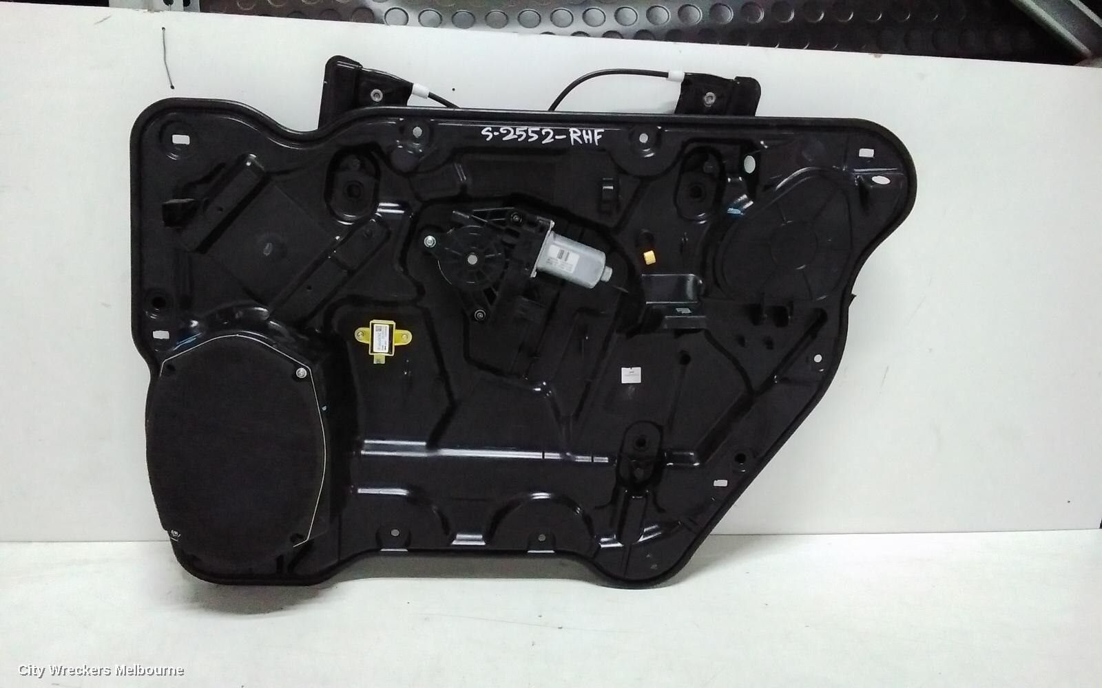 FIAT FREEMONT 2014 Right Front Window Reg/Motor