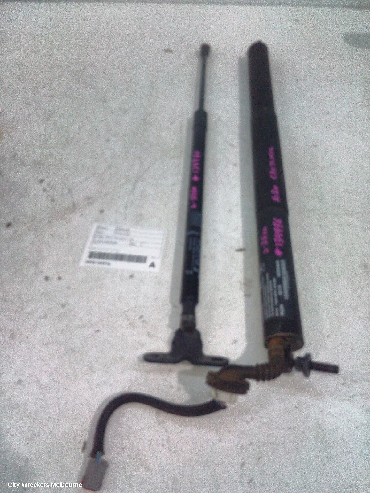 JEEP CHEROKEE 2020 Hatch Strut