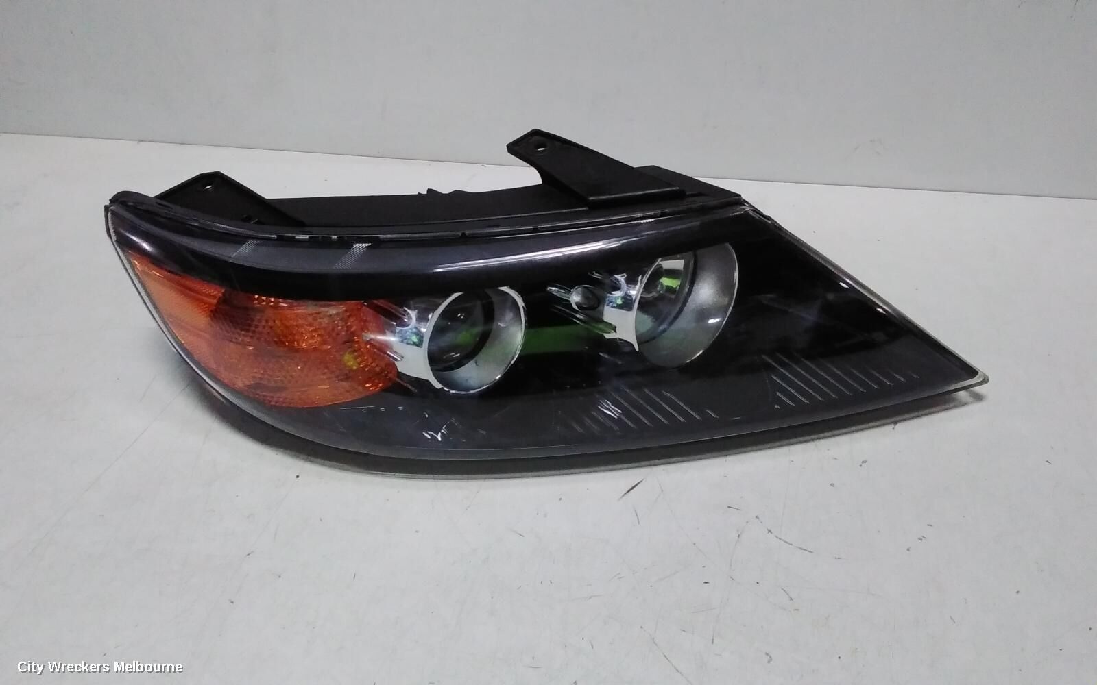 KIA SORENTO 2011 Right Headlamp
