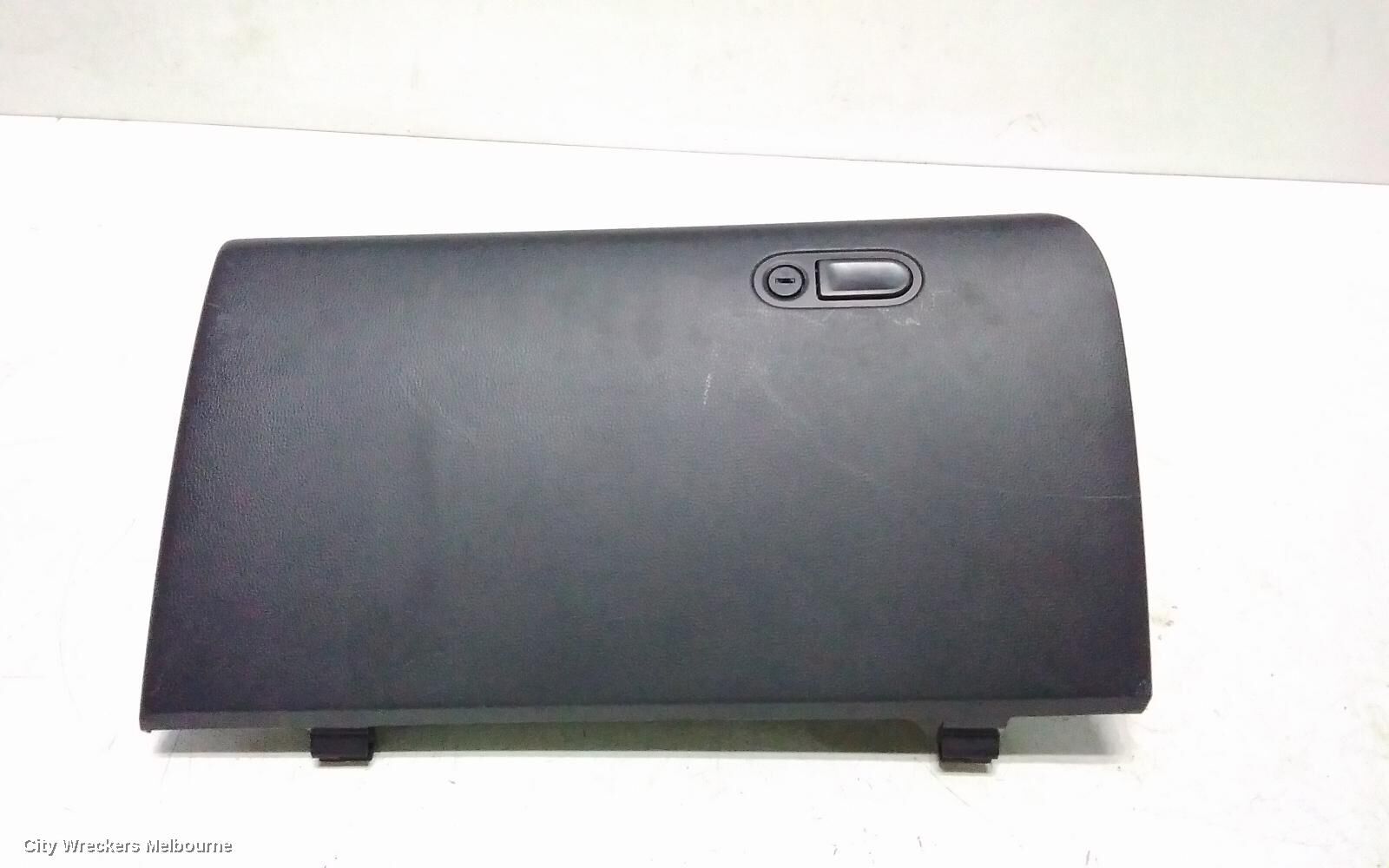 MITSUBISHI PAJERO 2021 Glove Box