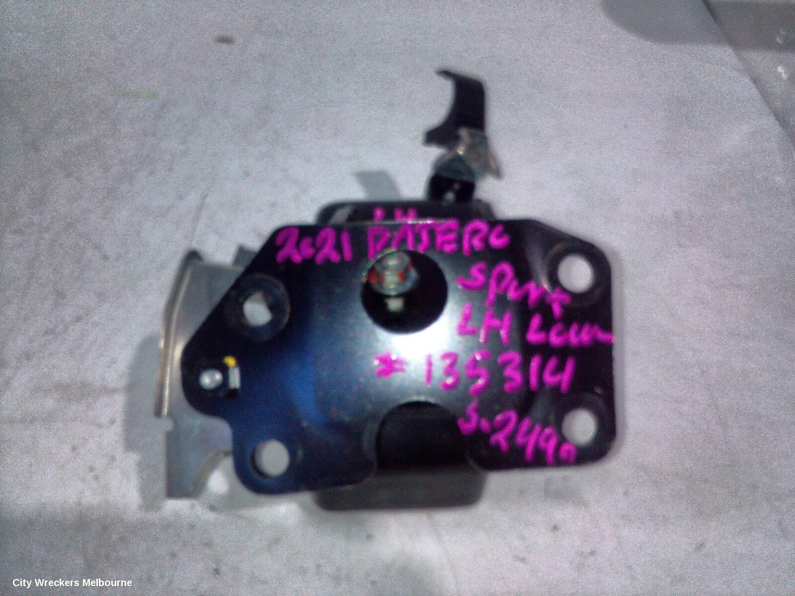 MITSUBISHI PAJERO 2021 Mount