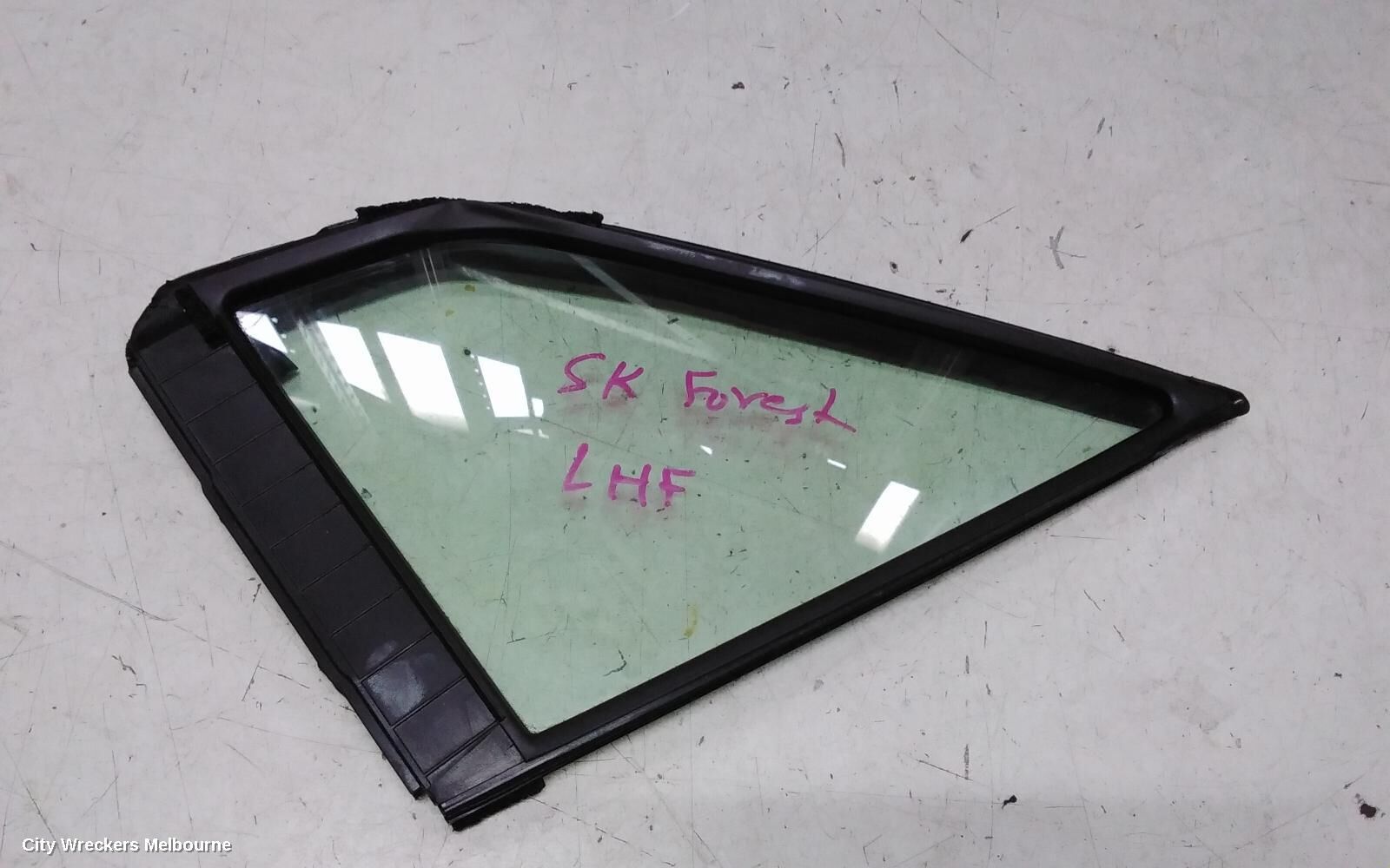 SUBARU FORESTER 2022 Left Front 1/4 Door Glass