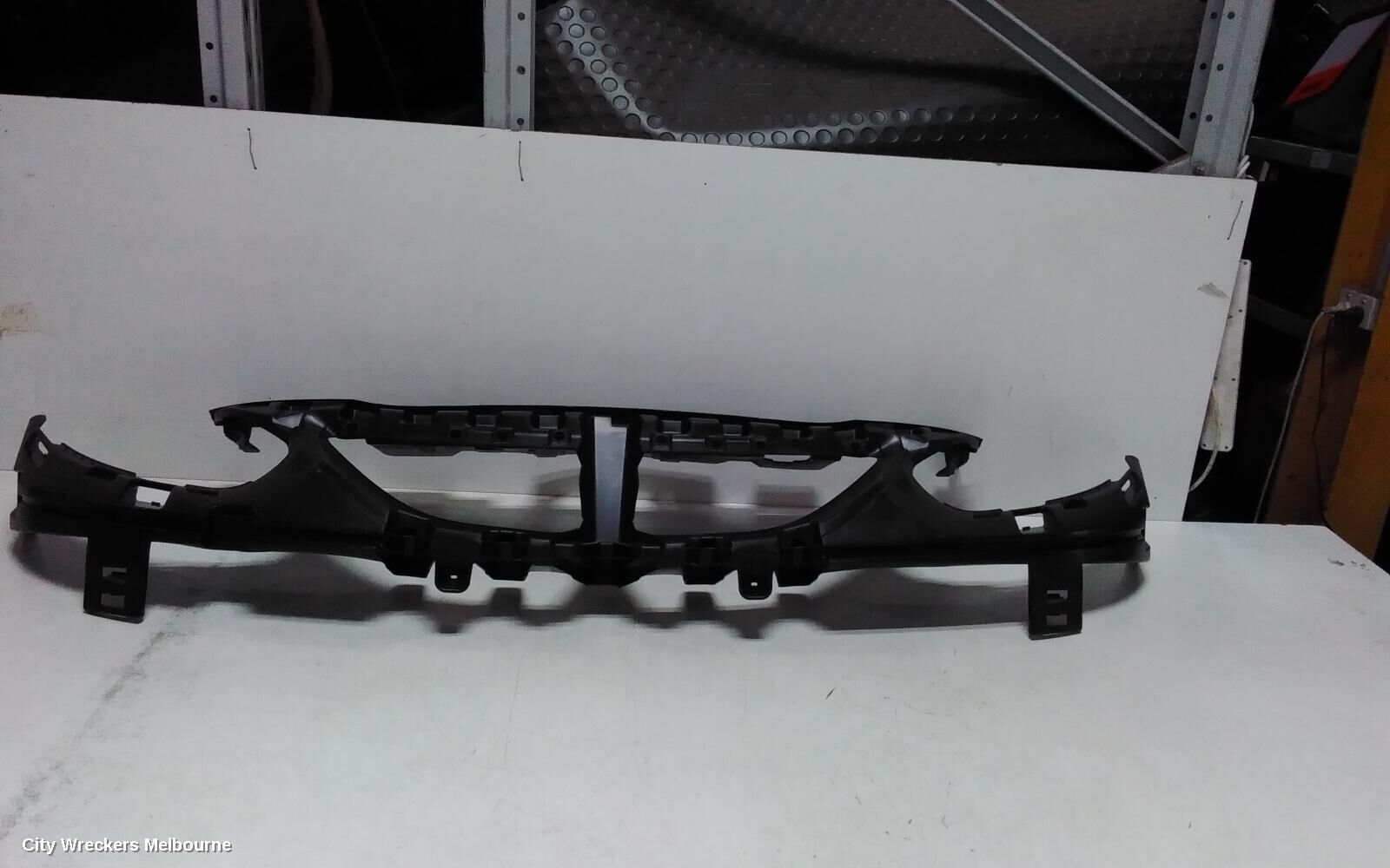 RENAULT FLUENCE 2011 F/Bar Reinforc/Brack