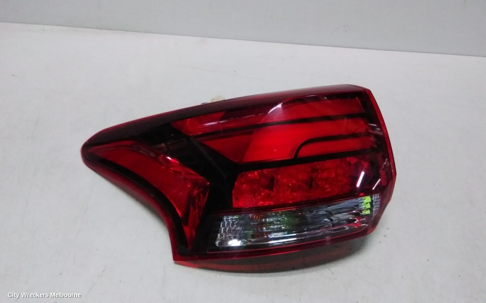 MITSUBISHI OUTLANDER 2017 Left Taillight