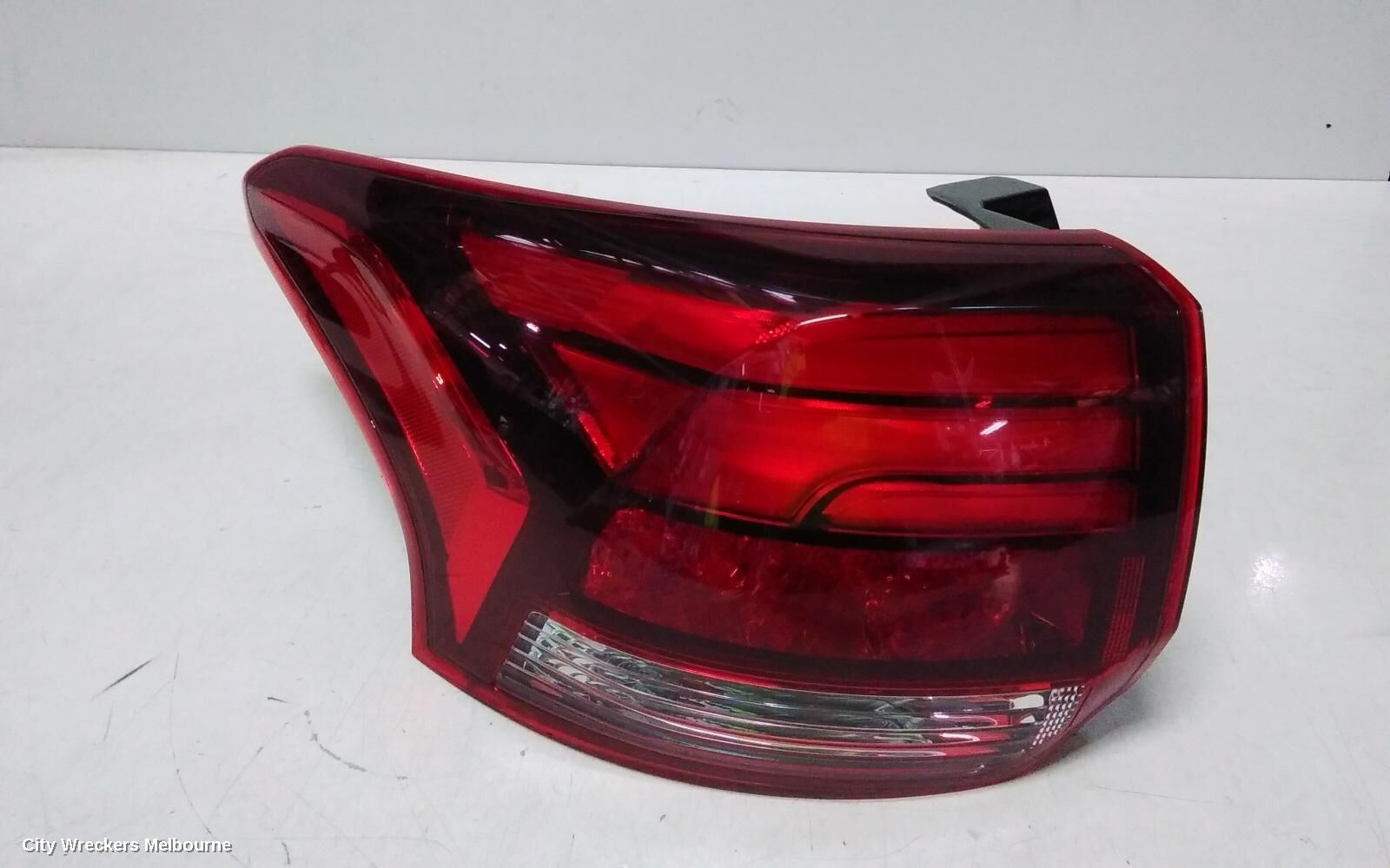 MITSUBISHI OUTLANDER 2017 Left Taillight