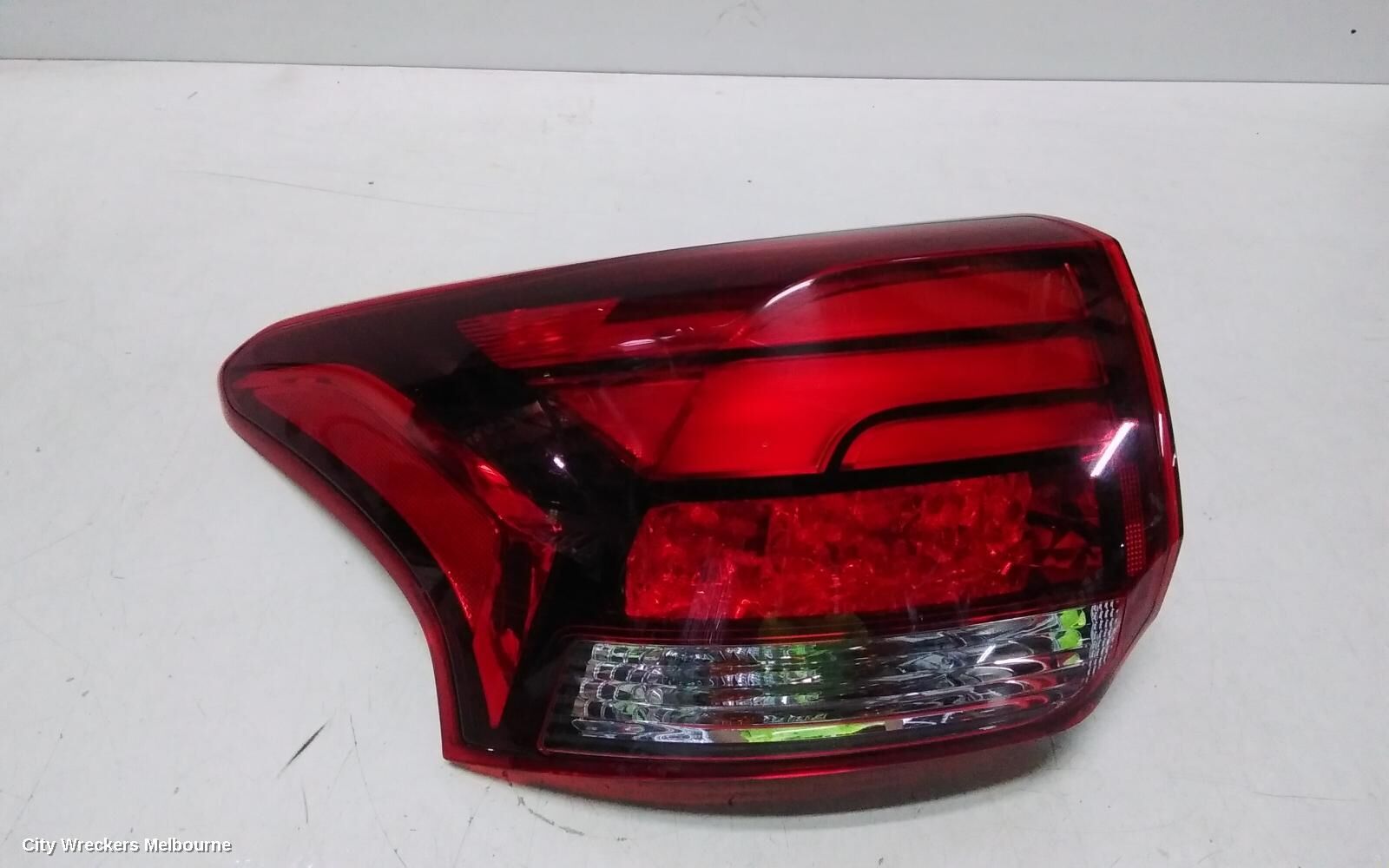 MITSUBISHI OUTLANDER 2017 Left Taillight