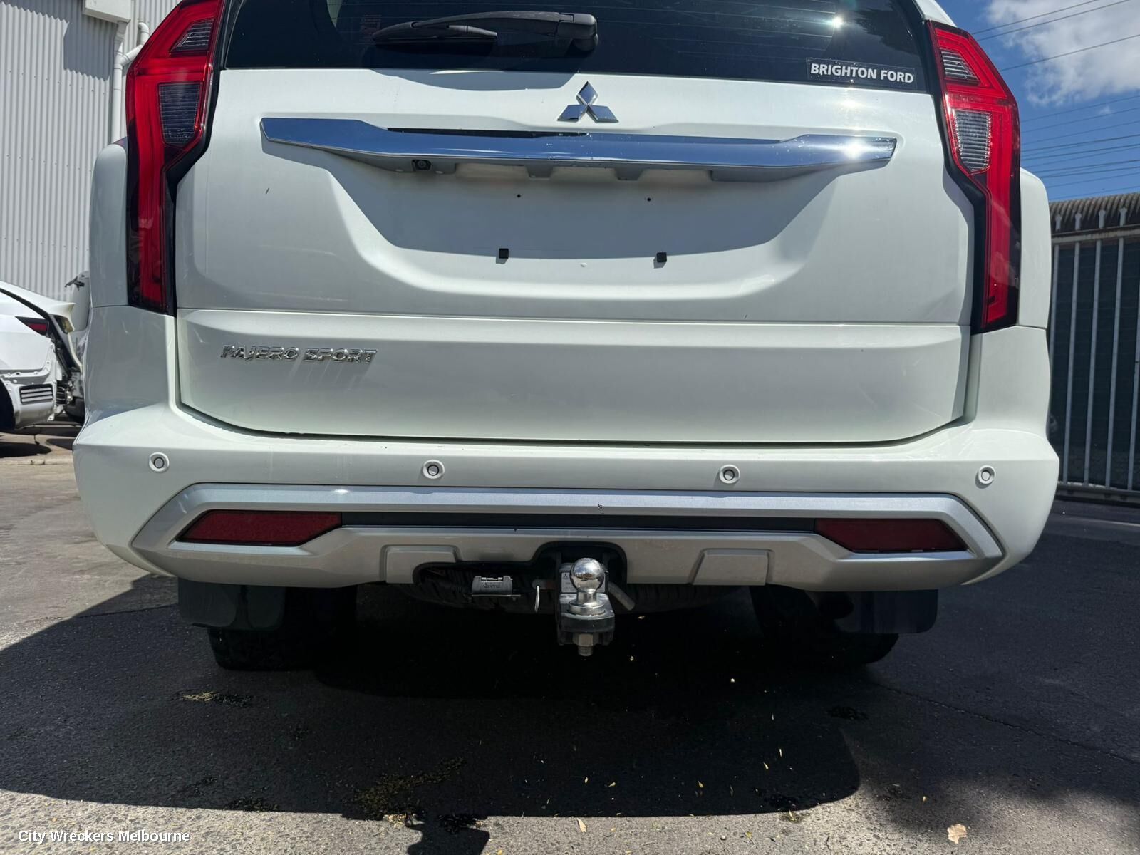 MITSUBISHI PAJERO 2020 Towbar