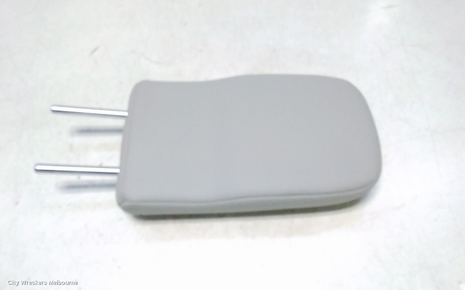 MITSUBISHI OUTLANDER 2021 Headrest