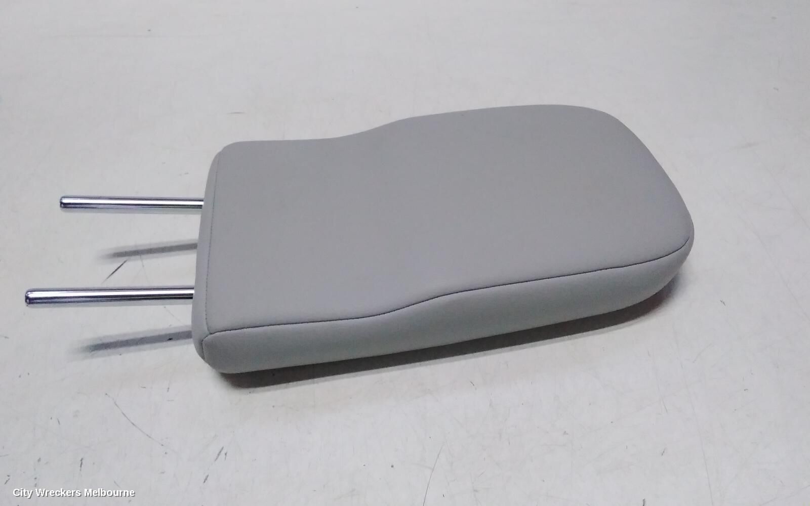 MITSUBISHI OUTLANDER 2021 Headrest