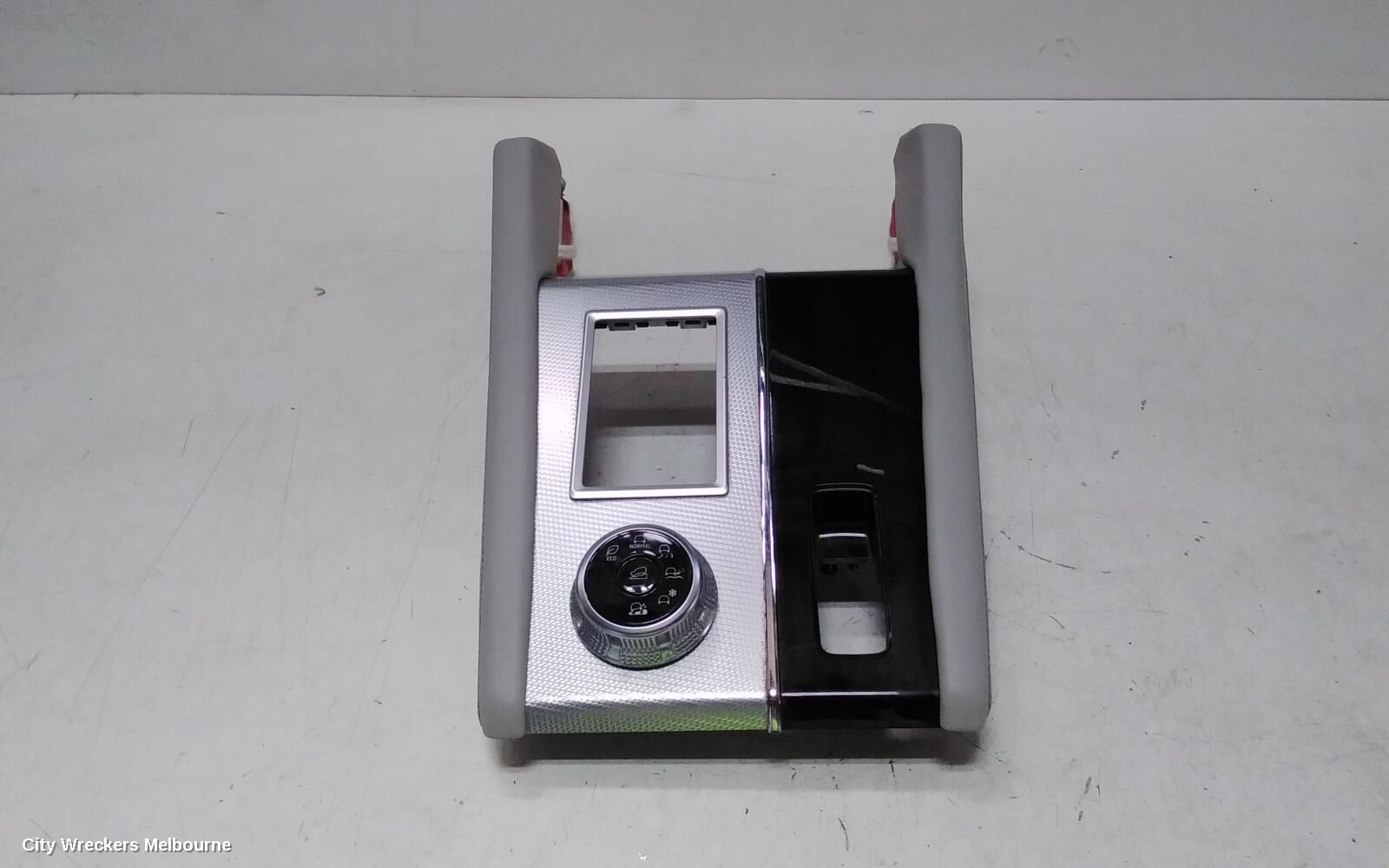 MITSUBISHI OUTLANDER 2021 Trim Panel