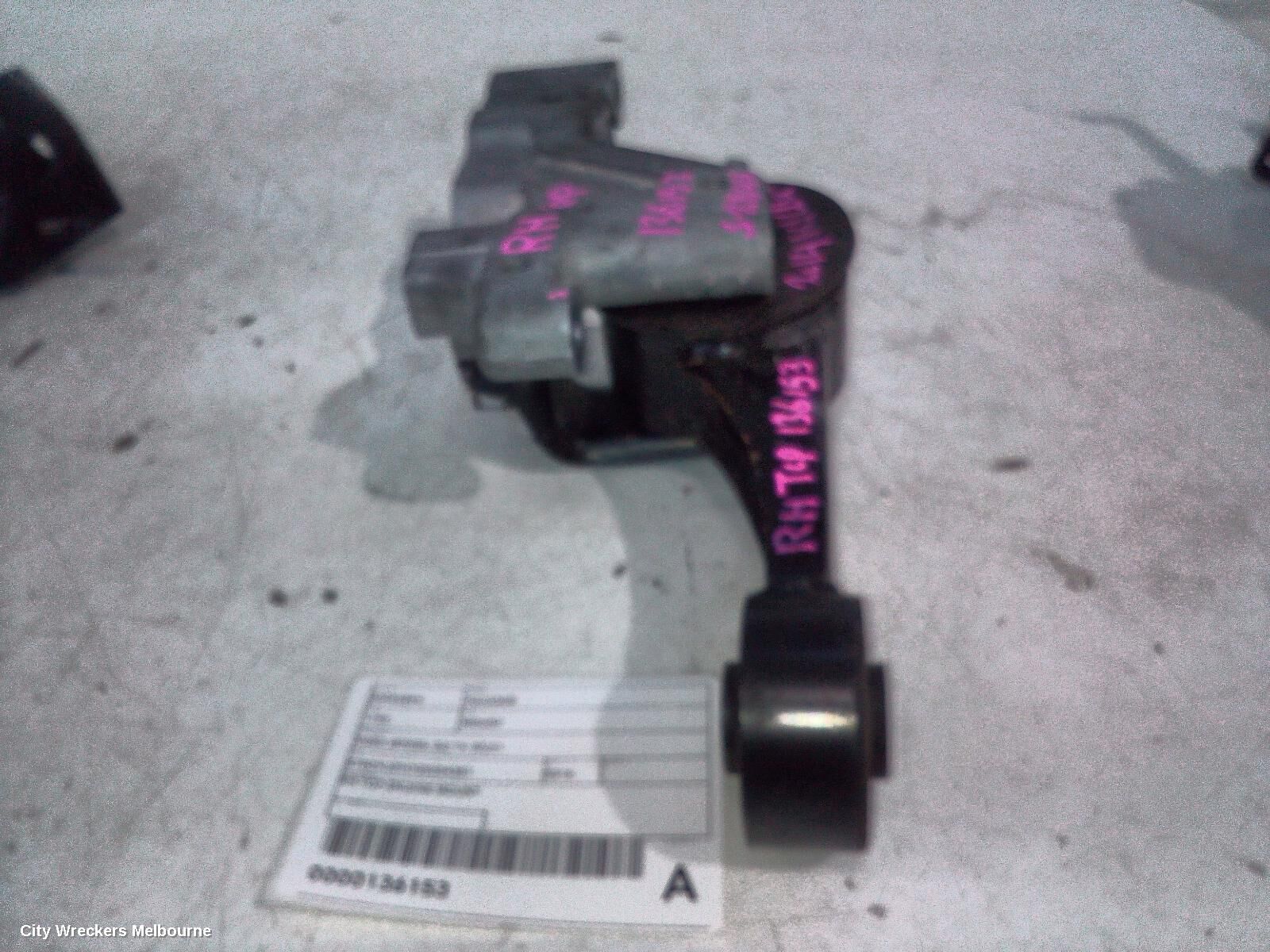 TOYOTA KLUGER 2014 Mount