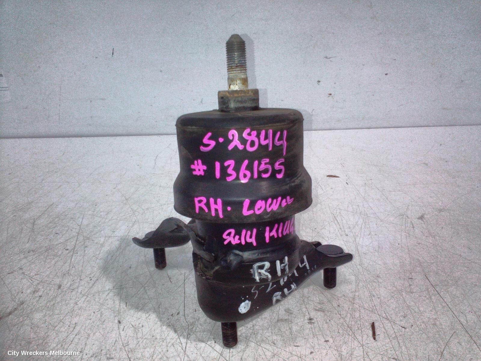 TOYOTA KLUGER 2014 Mount