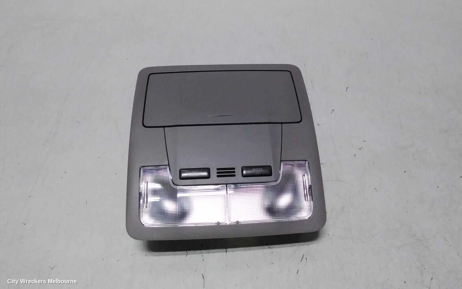 TOYOTA KLUGER 2014 Courtesy Light