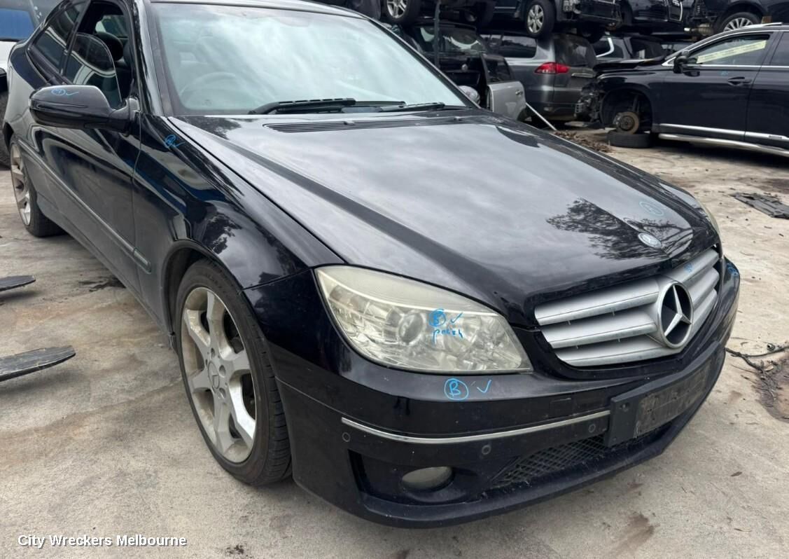 MERCEDES CLC CLASS 2010 Right Guard Liner