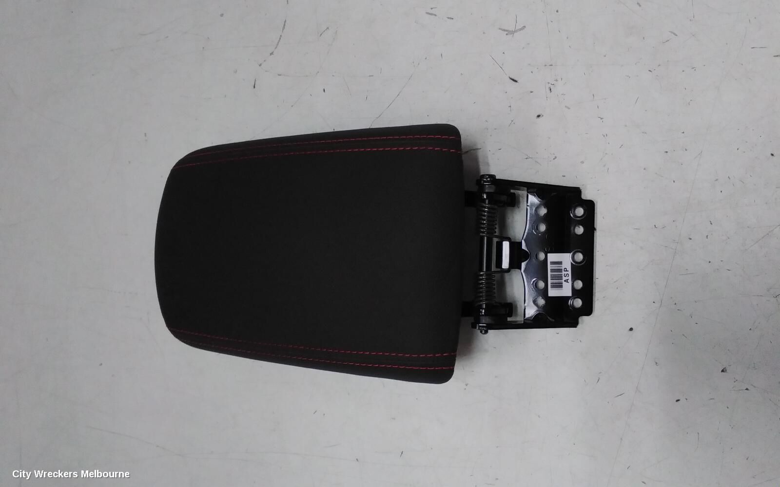 HYUNDAI I30 2023 Console