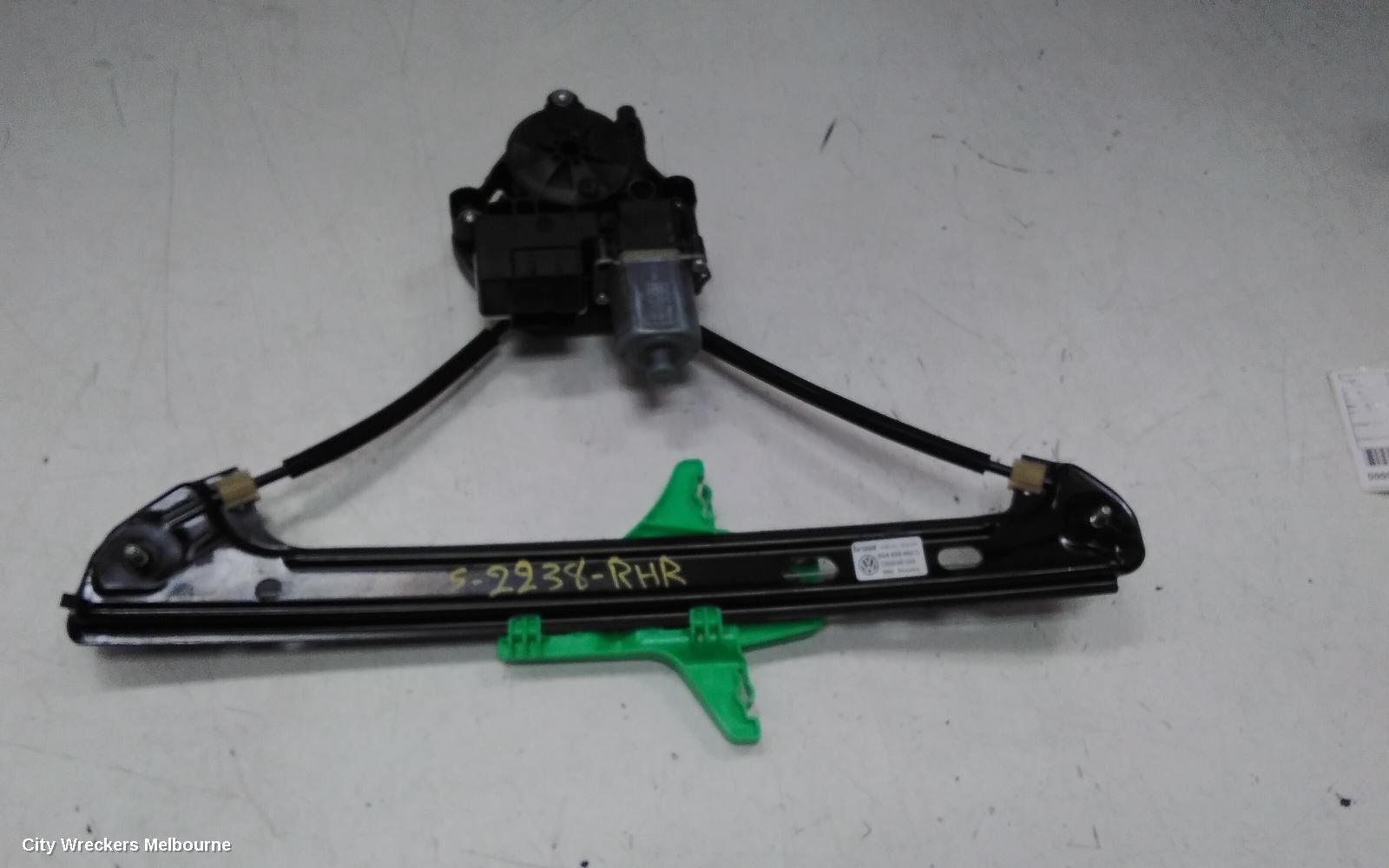 VOLKSWAGEN GOLF 2020 Right Front Window Reg/Motor