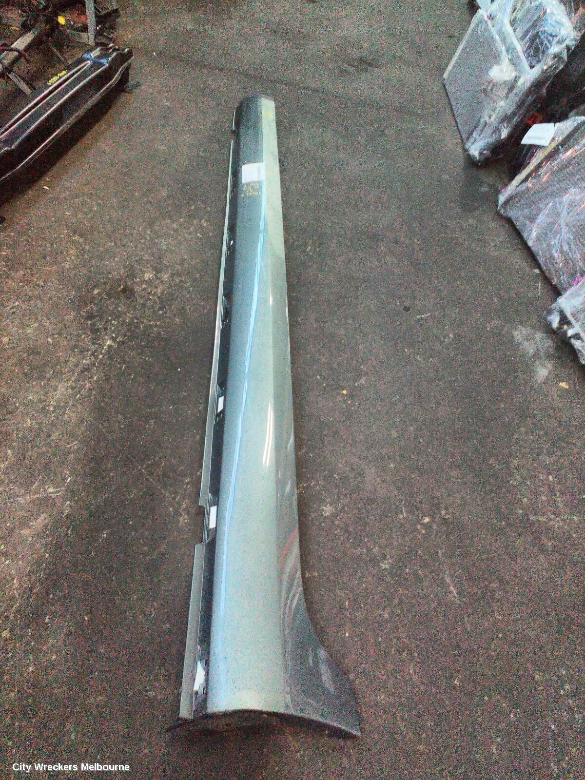 HOLDEN COMMODORE 2015 Side Step/Skirt