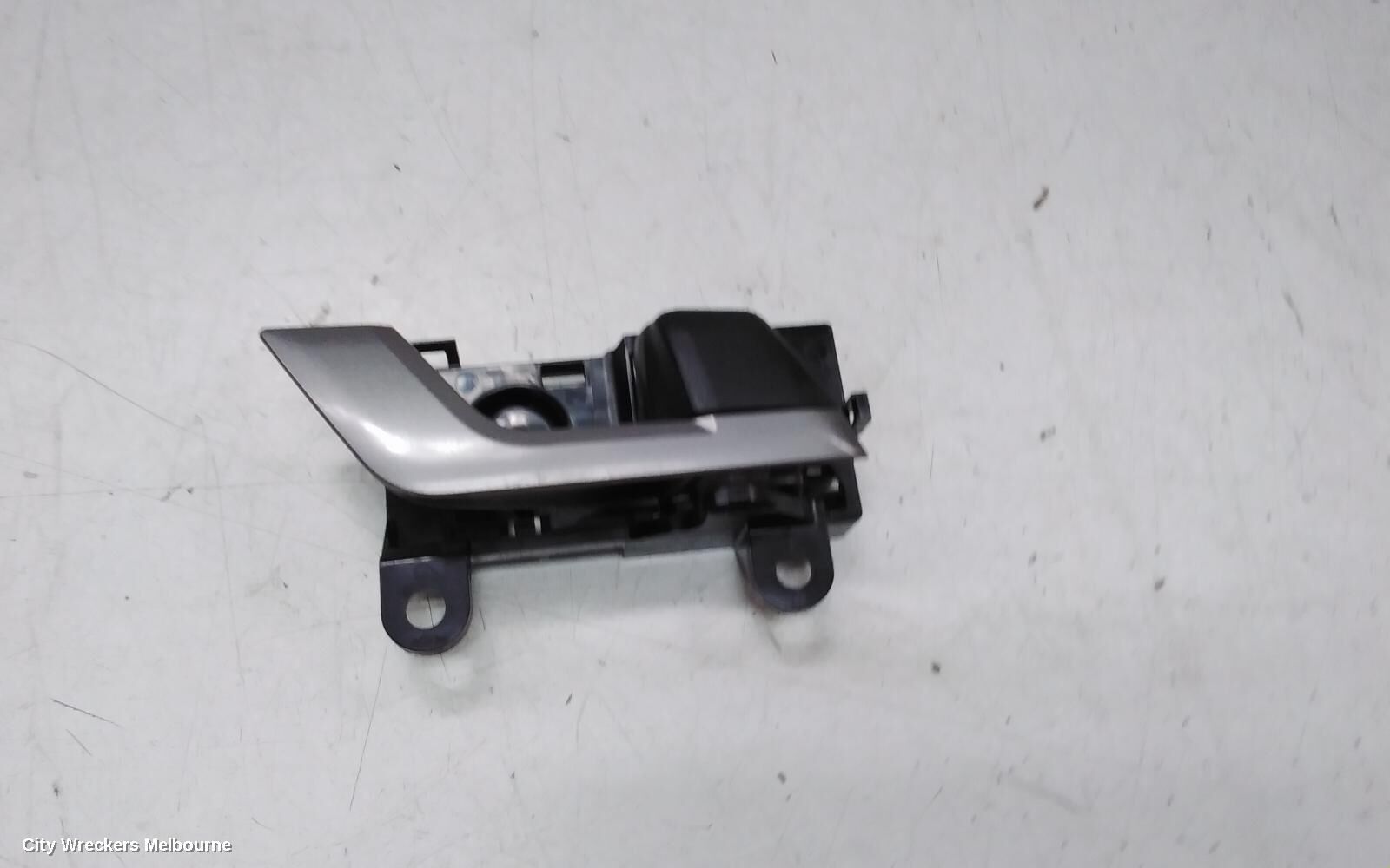 TOYOTA KLUGER 2011 Door Handle