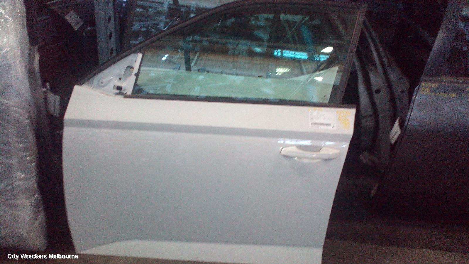 SKODA FABIA 2017 Left Front Door