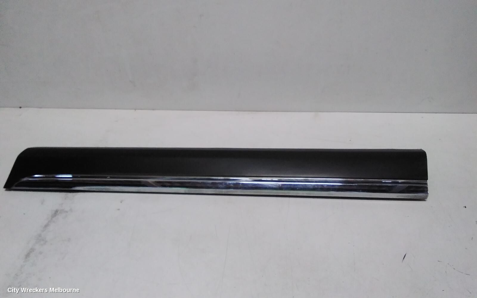 TOYOTA KLUGER 2011 Body/Door Mould